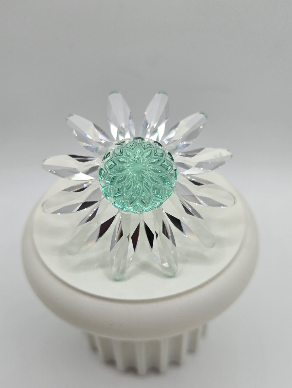 Swarovski Crystal Green Marguerite Daisy Flower figurine